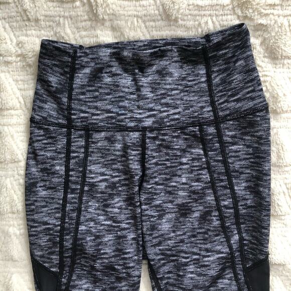 Lululemon Drop It Like It's Hot Crop Leggings in Dramatic Static White Black - Picture 5 of 8